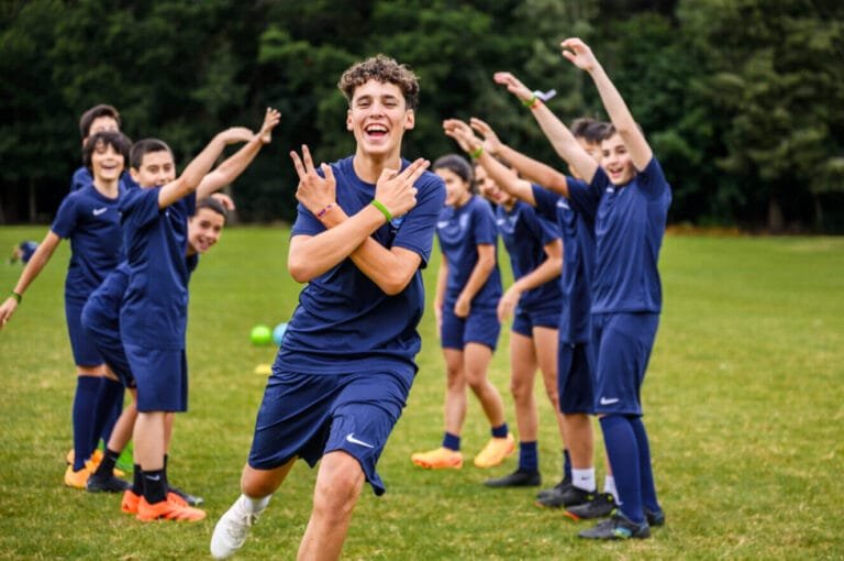 Football + English a Surrey