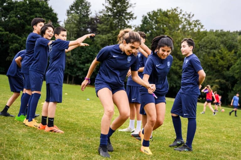 Football + English a Surrey
