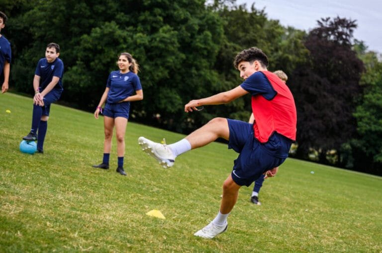 Football + English a Surrey