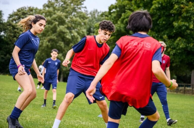 Football + English a Surrey